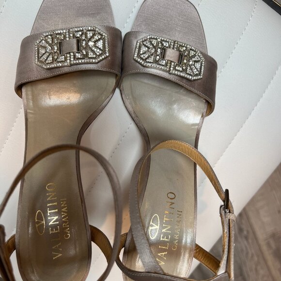 VALENTINO GARAVANI high heels in gray shiny fabric. Size 9.5 - Picture 4 of 9